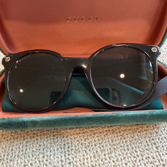 Gucci Accessories - Authentic Gucci Oversized Sunglasses- Black Frame Excellent Condition Full Set